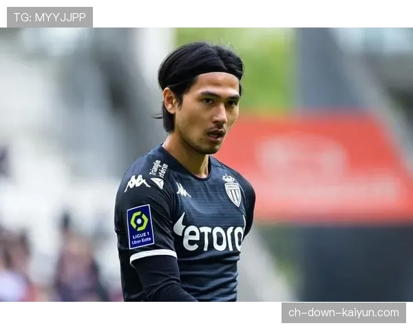 摩纳哥前锋南野拓实十字韧带重伤，世界杯前景蒙上阴影